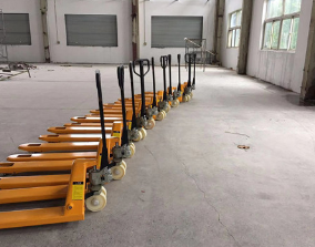 手動(dòng)搬運(yùn)車(chē)在蘋(píng)果包裝箱運(yùn)輸中起到的省力作用